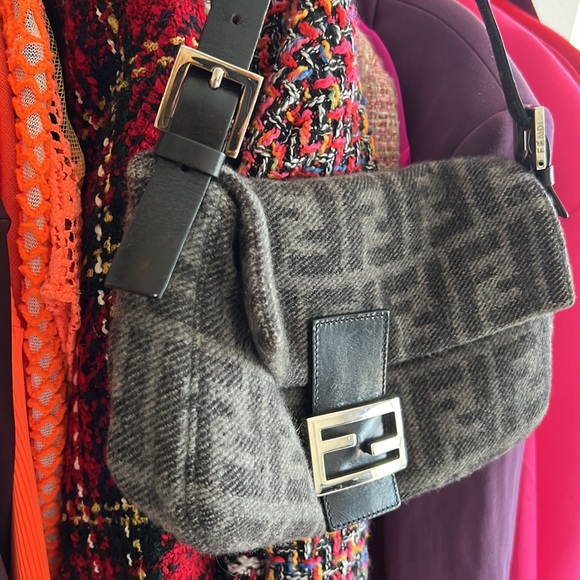 Fendi Grey Wool Baguette - Picture 6 of 13